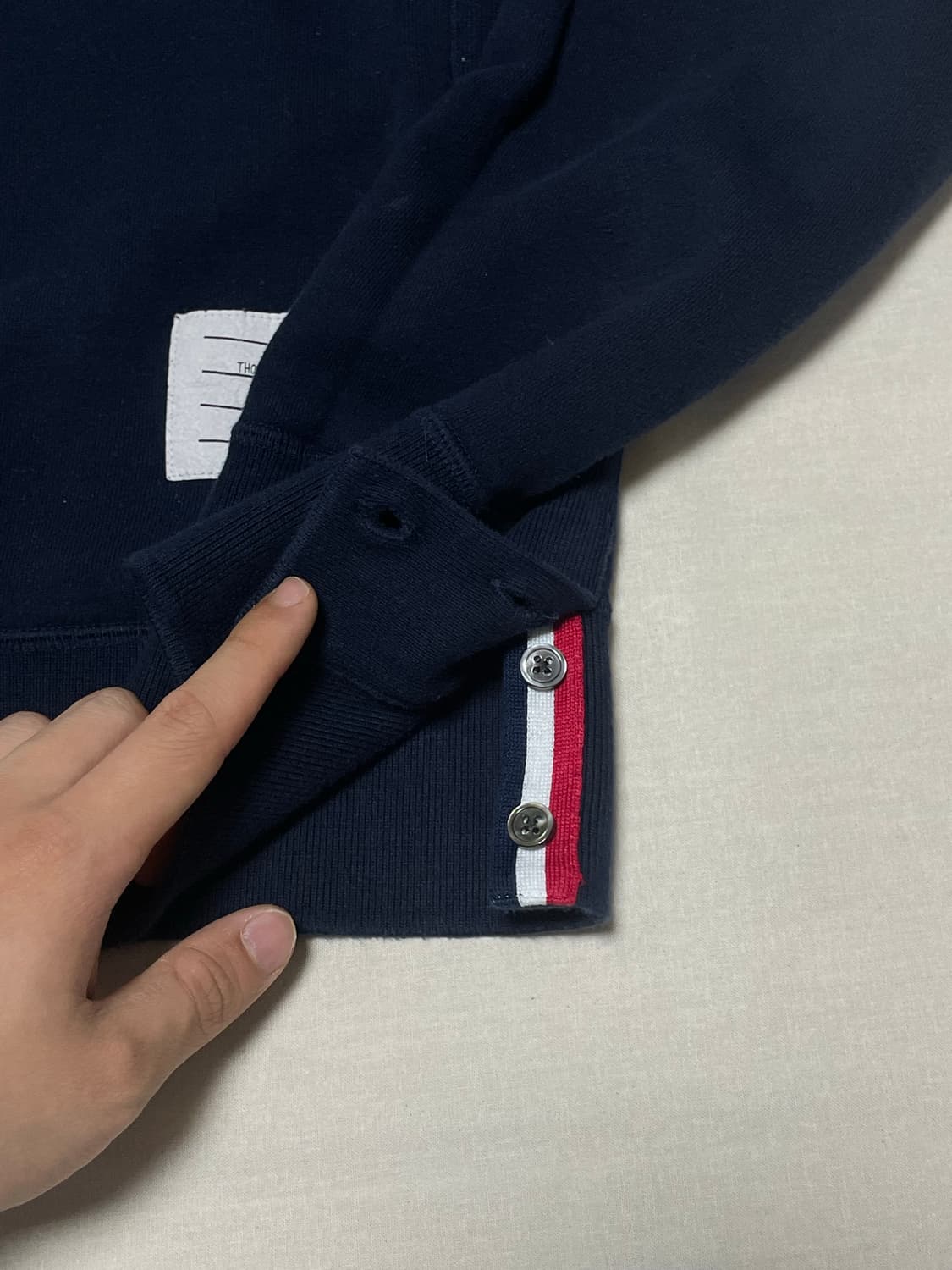 톰브라운 사선완장 맨투맨 네이비 [3] 상품이미지4