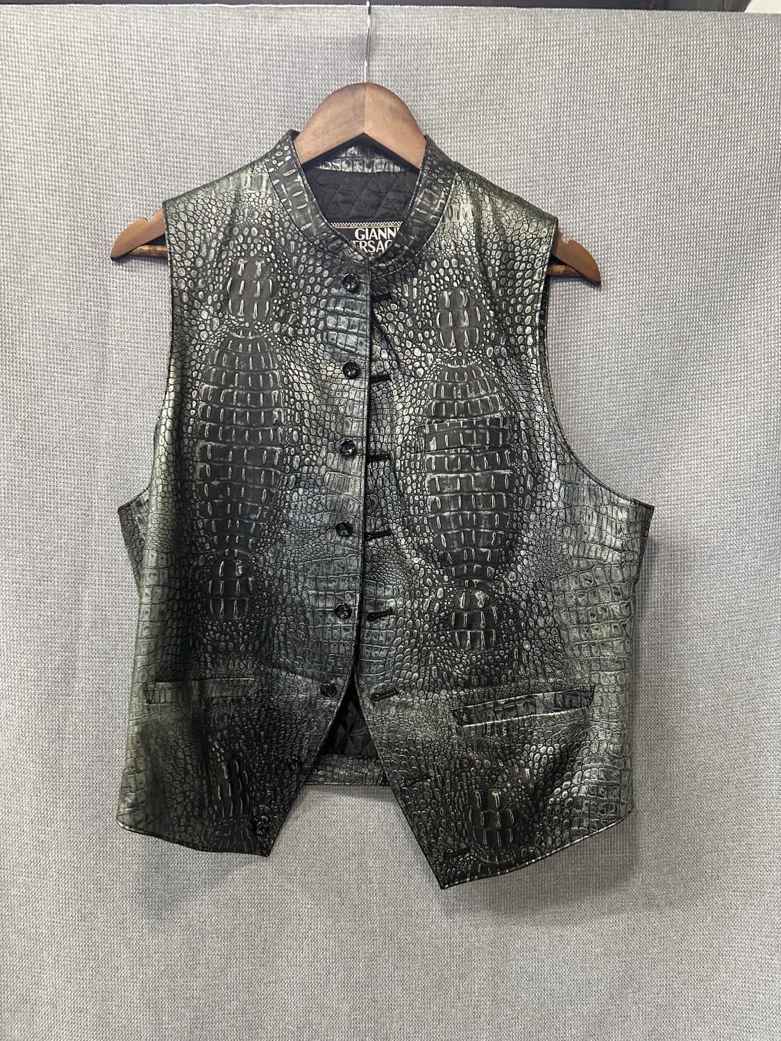 GIANNI VERSACE 크로커 엠보 레더 베스트 상품이미지1