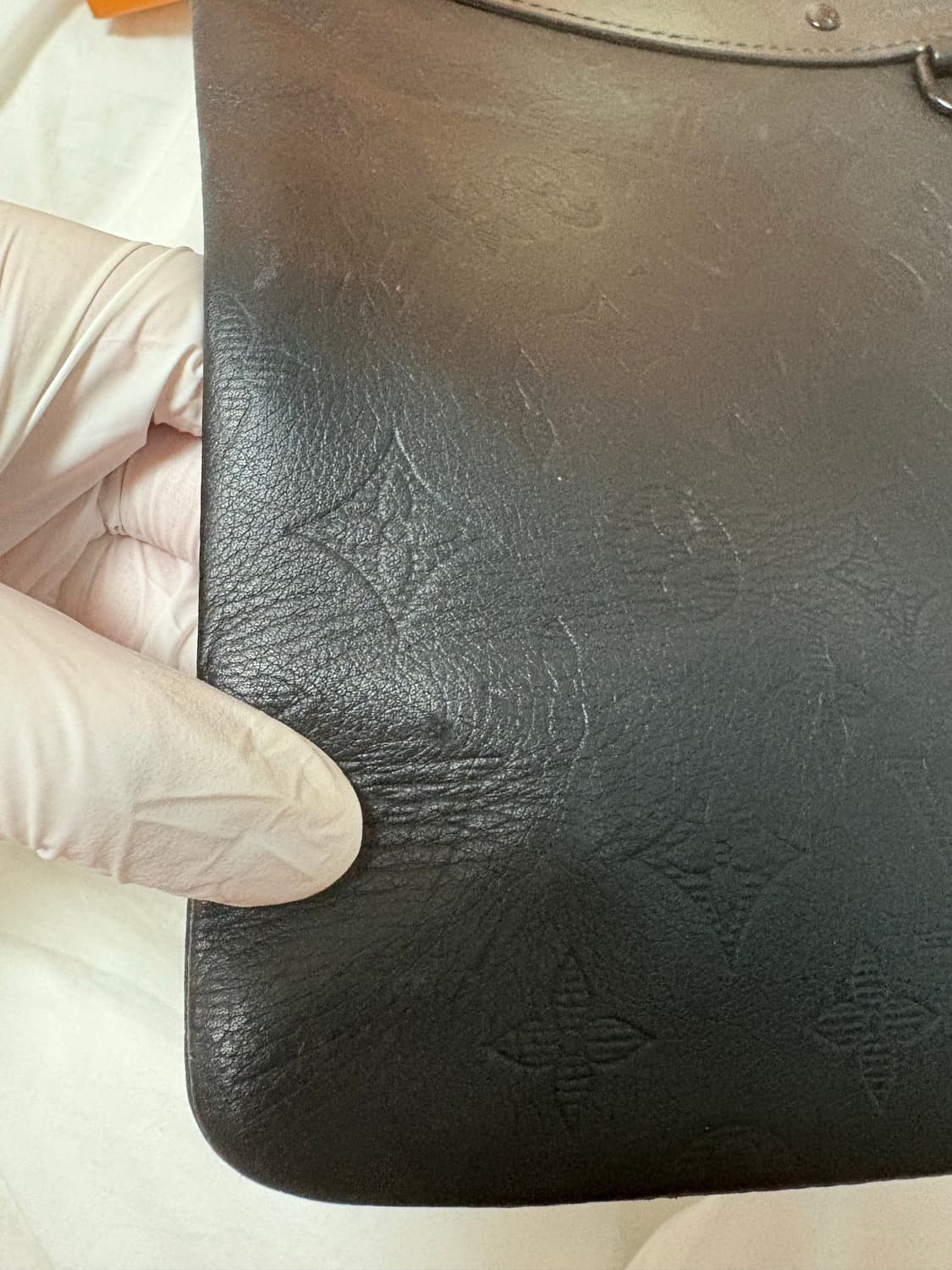 [새해특가/정품] 루이비통 포쉐트 모노그램 섀도우 클러치 상품이미지3