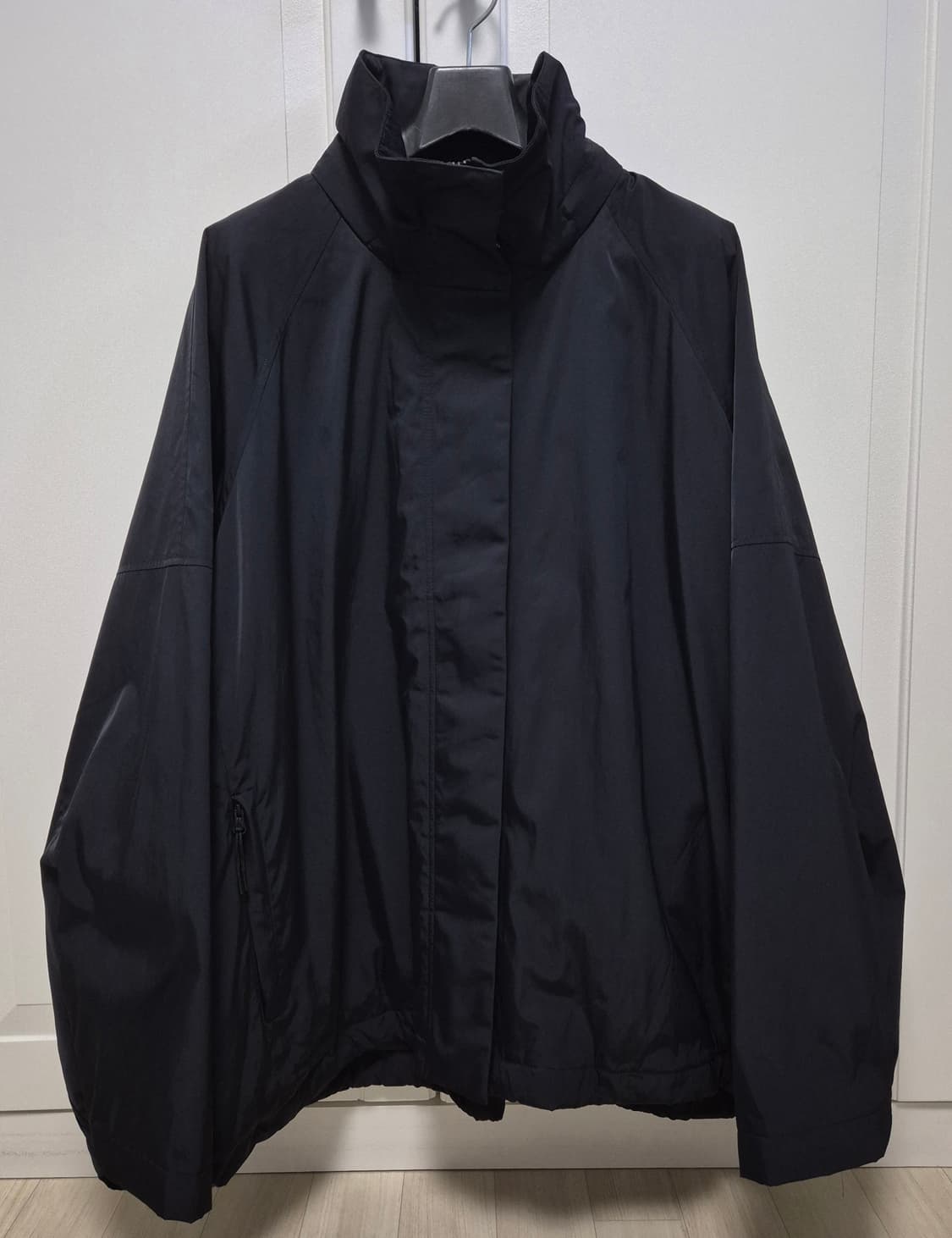 [L] 아르켓 arket 25fw 라인 윈드 브레이커 블랙 상품이미지4