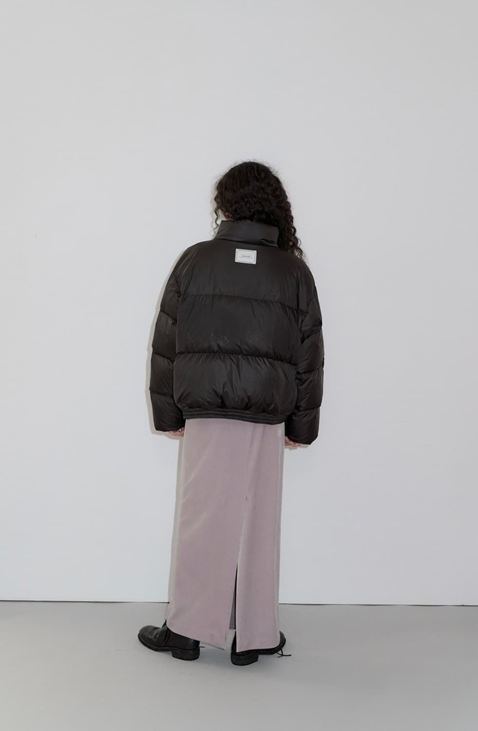 오버듀플레어 글로시 다운 패딩 블랙 상품이미지4