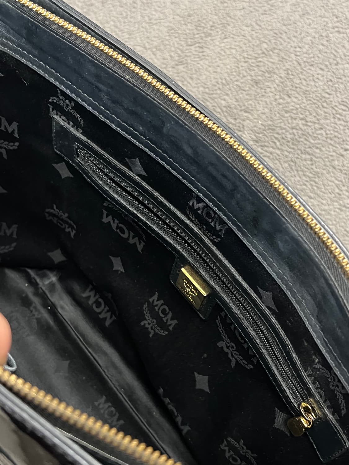 MCM 에나멜 토트백 처분  상품이미지3