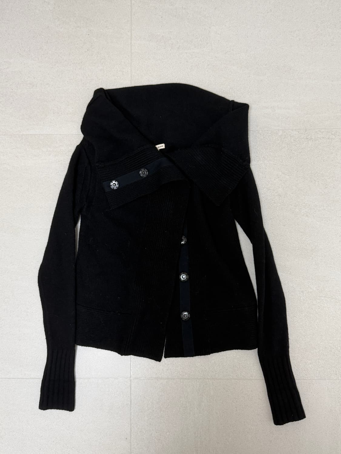 하이넥 버튼 니트 오프숄더 button offshoulder 상품이미지1