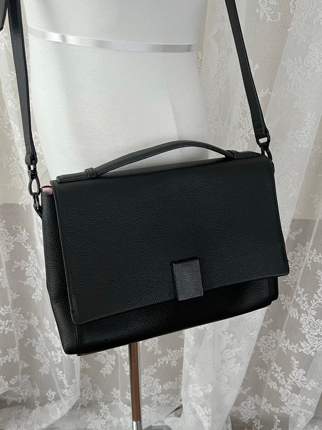 럭키슈에뜨 x 쿠론 크로스백 블랙 상품이미지2