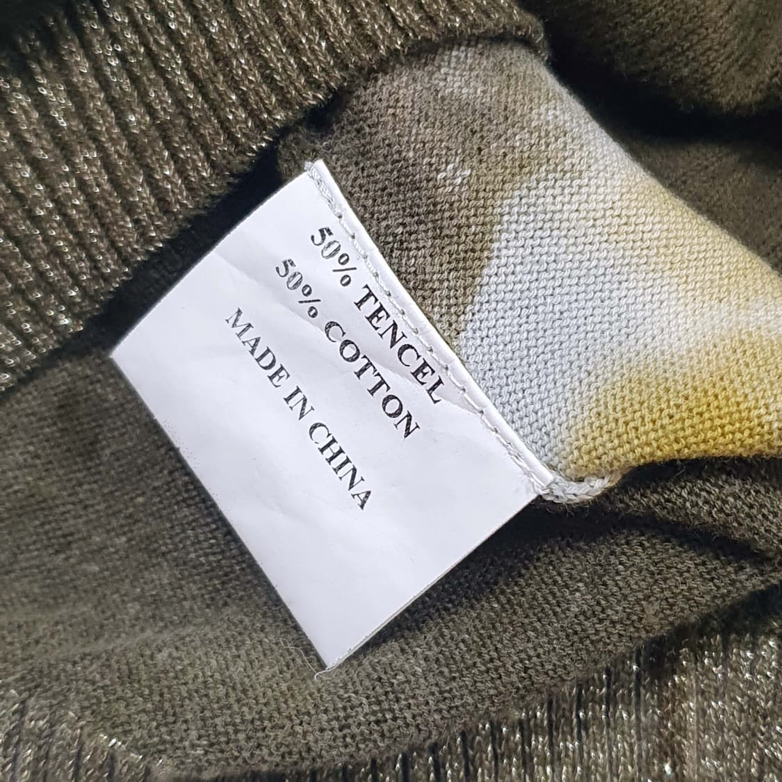 언발 넥 메탈릭 플라워 니트 스웨터 카키 상품이미지6