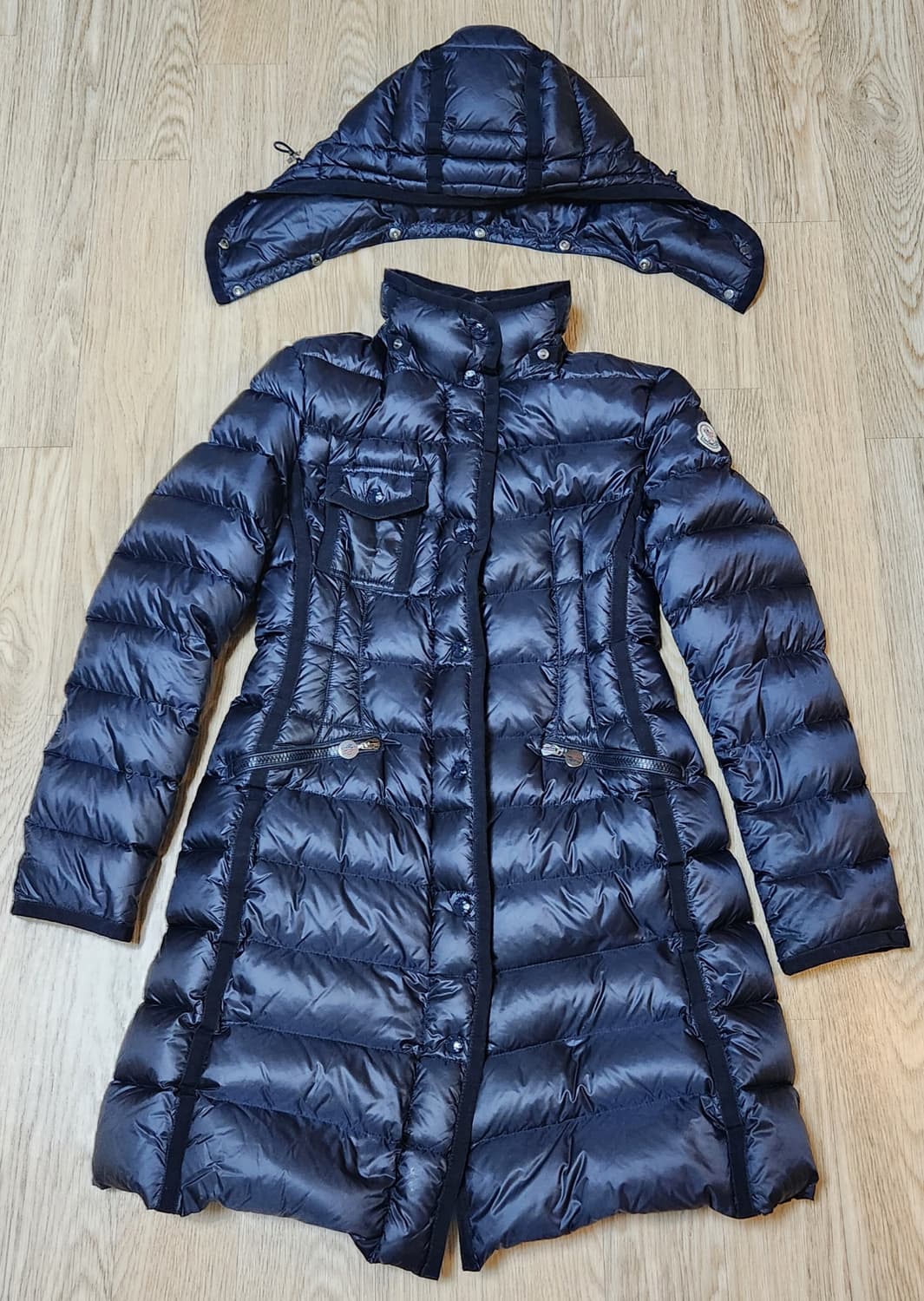 [정품]몽클레어 헤르민 패딩 네이비/블랙 1 (여성용) 새상품급 한정판 상품이미지3