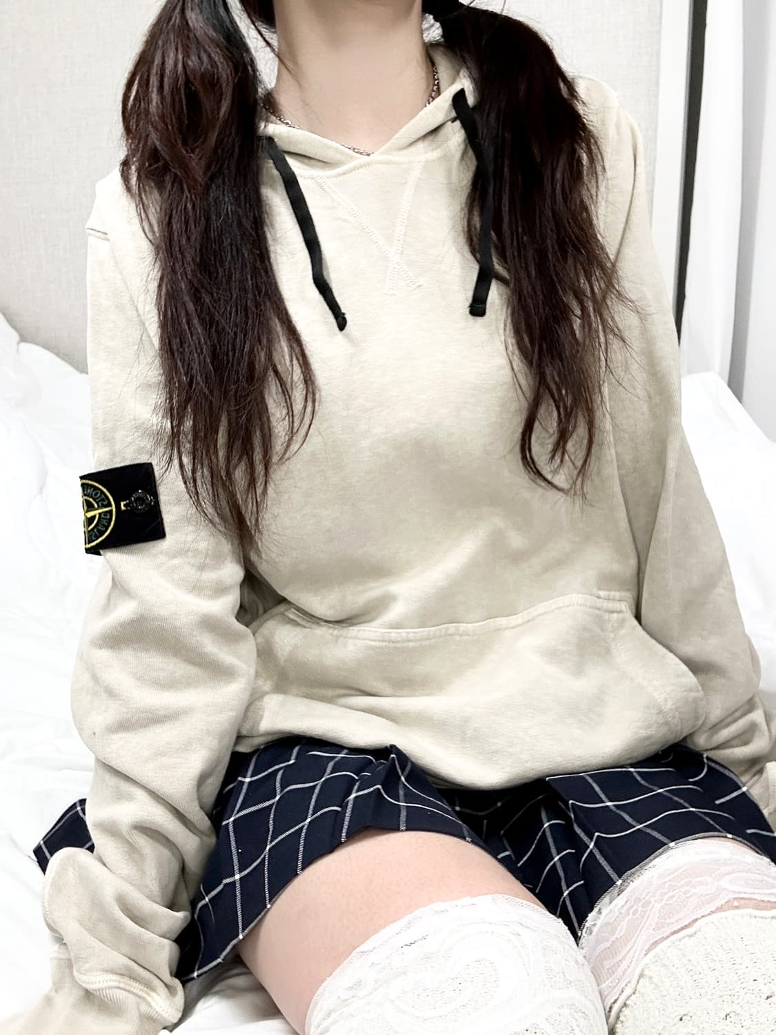 스톤아일랜드 베이지 피그먼트 와펜 후드 상품이미지1