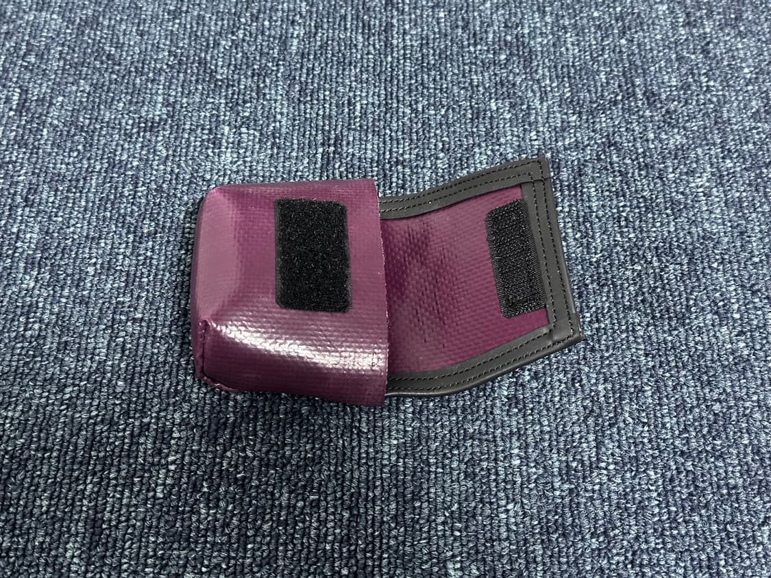 새제품 Freitag 프라이탁 와인색 미니 메신저 키링(에어팟) 상품이미지5