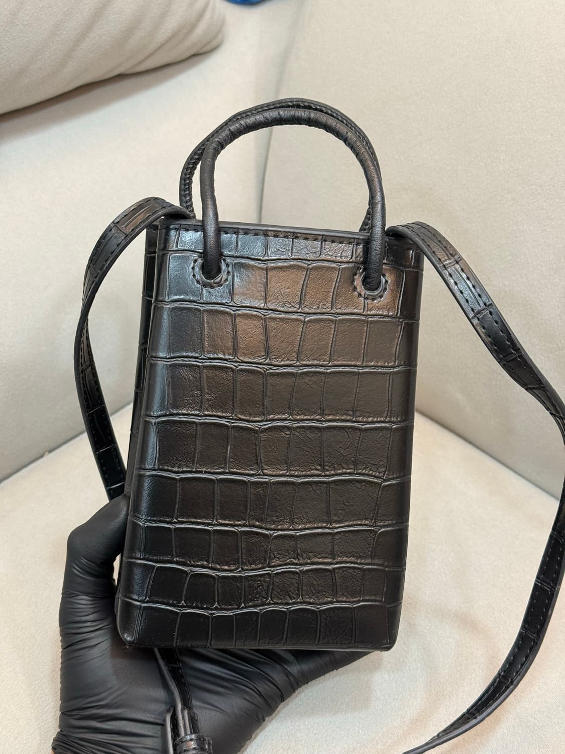 발렌시아가 크로커다일 숄더 폰홀더백 상품이미지2