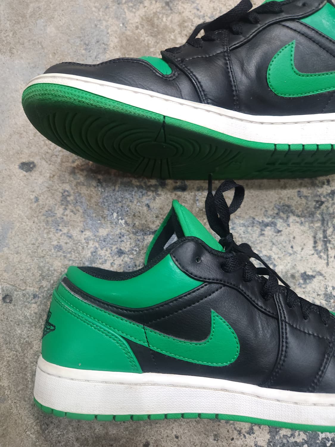 나이키 에어조던 1 로우 럭키그린 265mm

 상품이미지6