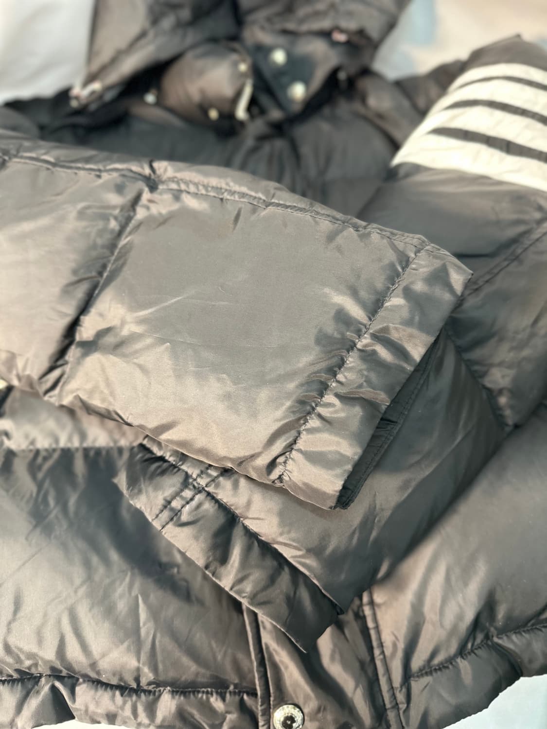 톰브라운 사선 봄버 패딩자켓 블랙 상품이미지6