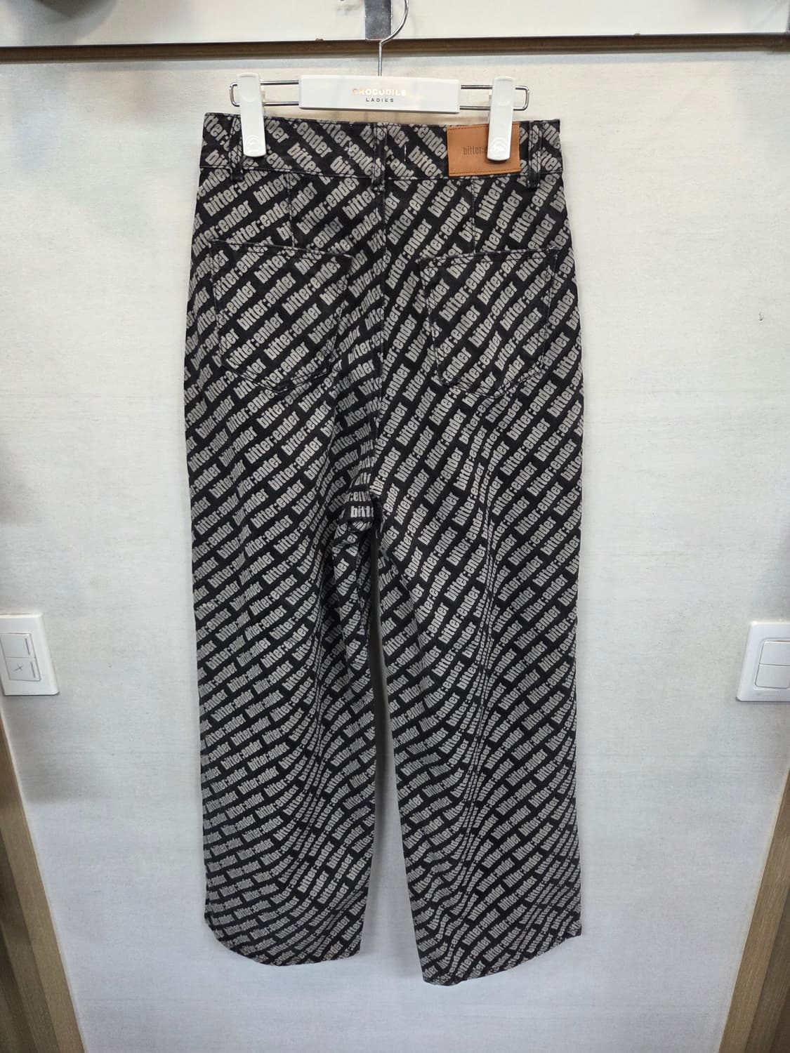 비터앤더 로고 핀턱 블랙 와이드 데님팬츠 s 상품이미지2