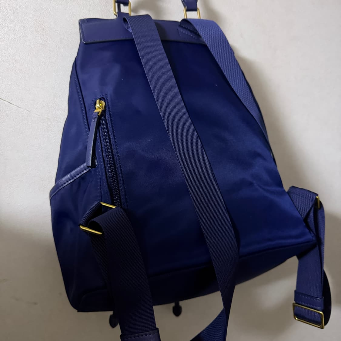 토리버치 나일론 투포켓 백팩 블루 상품이미지6