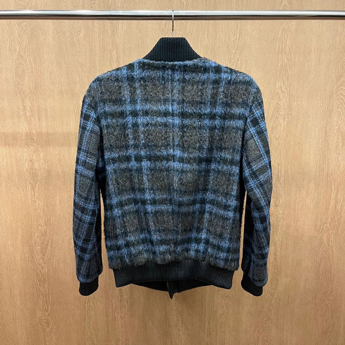 시스템 봄버 니트 자켓 레더 커프스 밑단 체크 패턴 디테일 네이비 상품이미지3