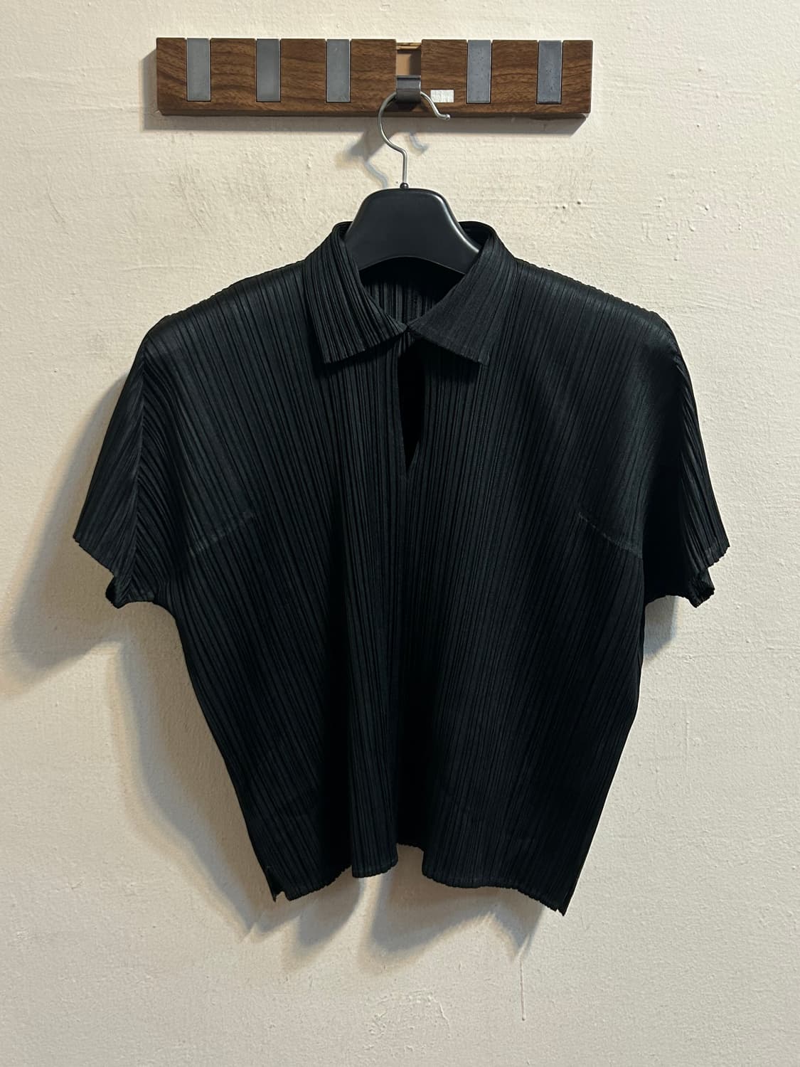 이세이미야케 오픈넥 플리츠 블라우스 상품이미지1