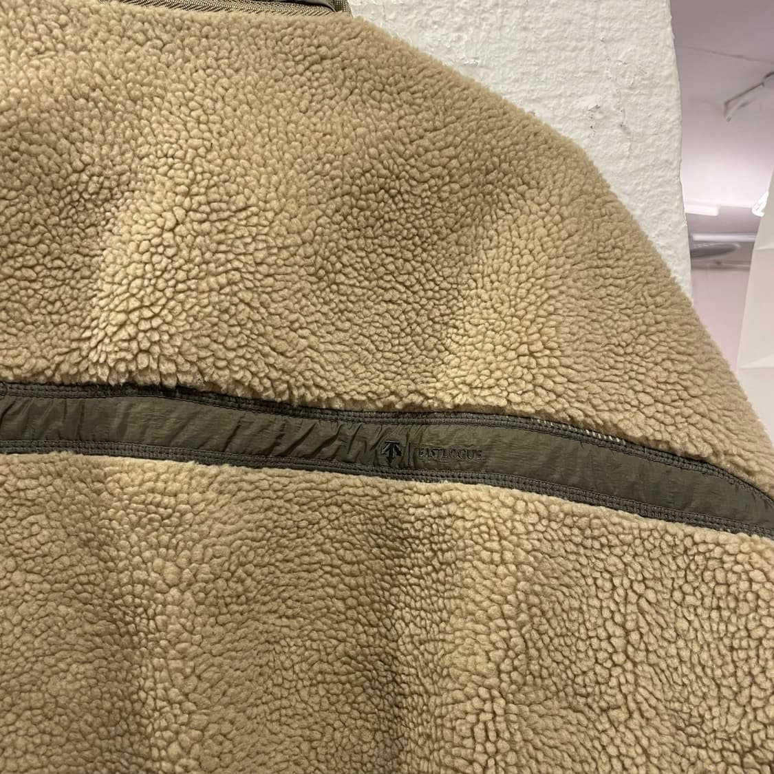 이스트로그 x 데쌍트 패널 디테일 후리스 자켓 상품이미지4