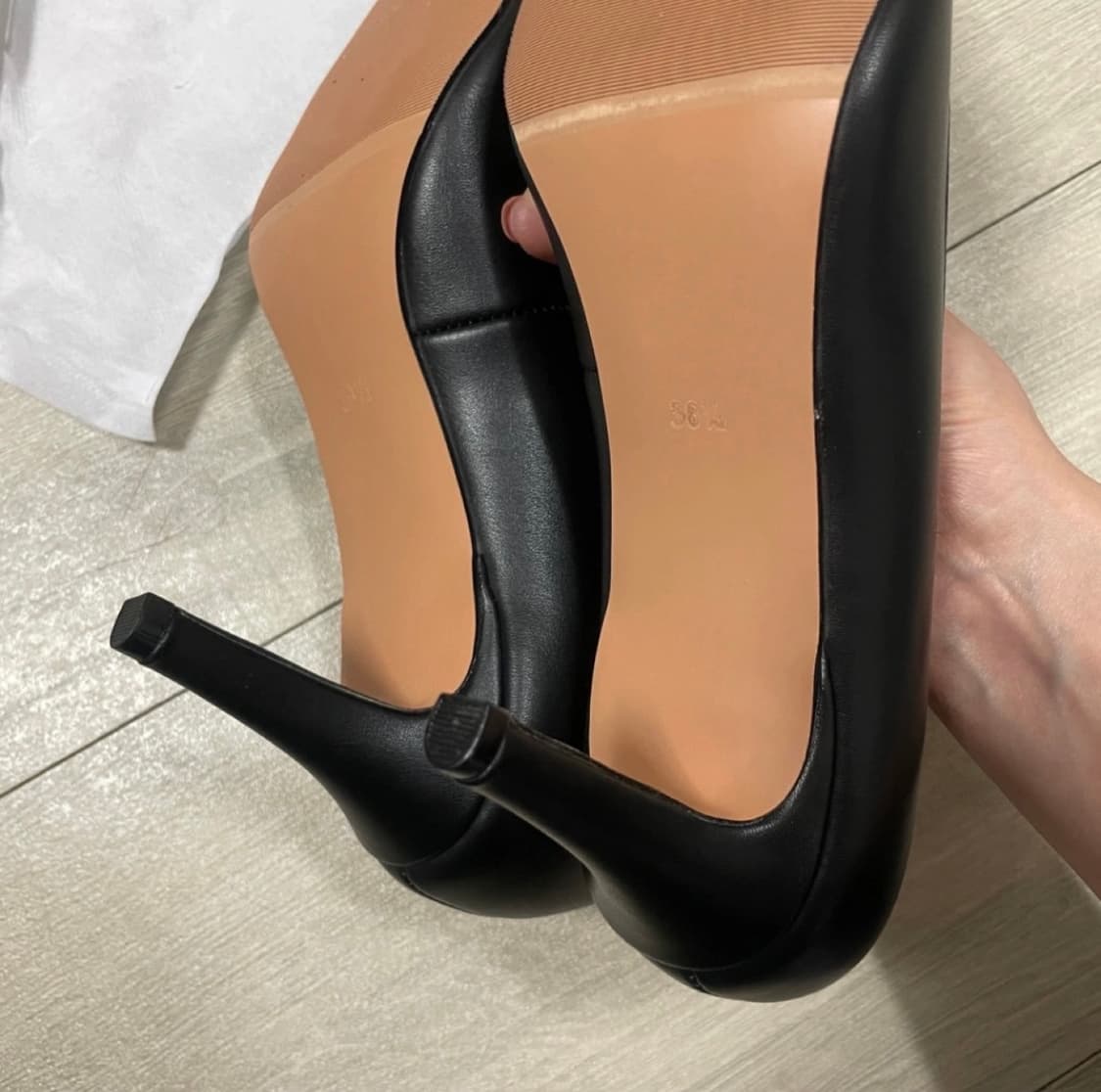 지니킴)스틸레토힐 블랙가죽 기본 구두 7cm 235사이즈(새상품) 상품이미지5