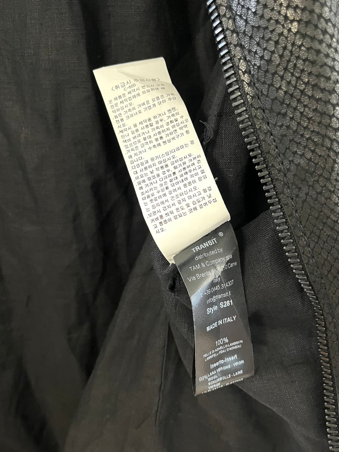 트랜짓 파이톤 가공 램스킨 레더 하이넥 자켓 상품이미지5