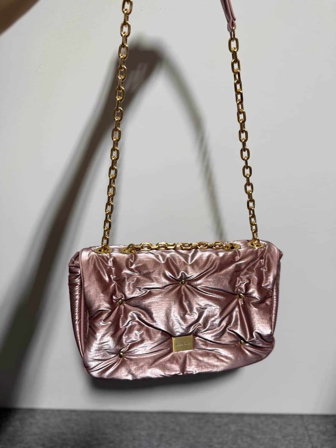 배드지지 체인 쿠션백 핑크 상품이미지2