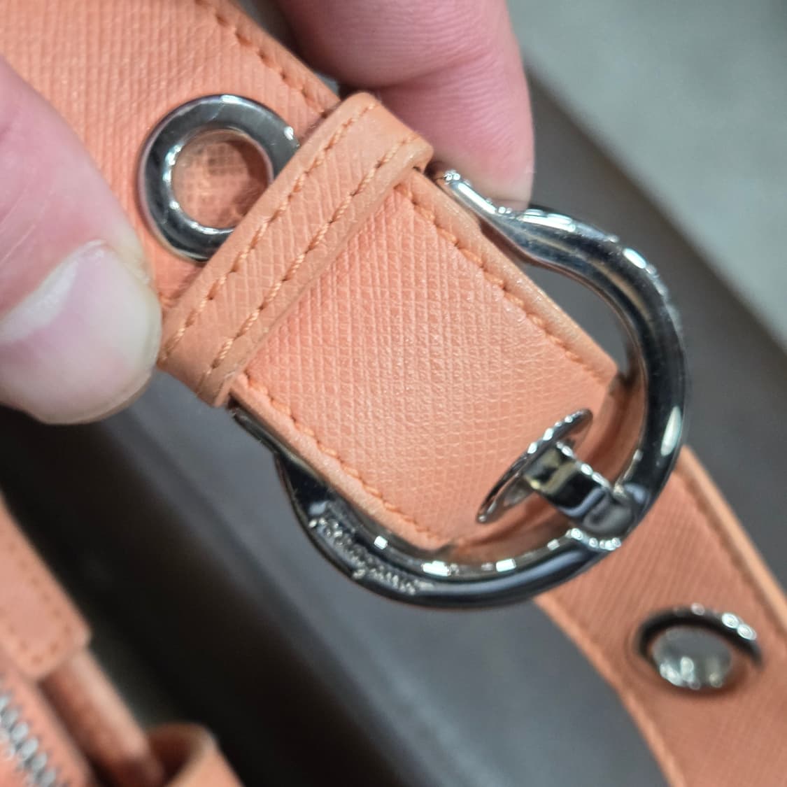 페라가모 사피아노 숄더 상품이미지3