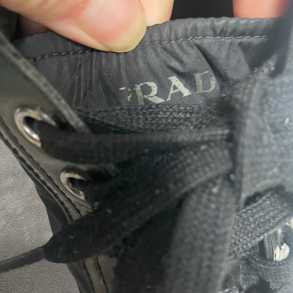 255~260) 프라다 로고 레더 나일론 스니커즈 신발 블랙 상품이미지4