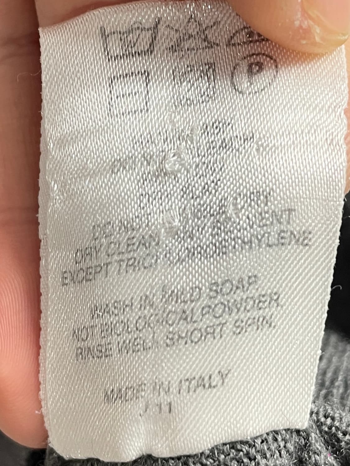 버버리 그레이 브이넥 가디건 (on.631) 상품이미지5