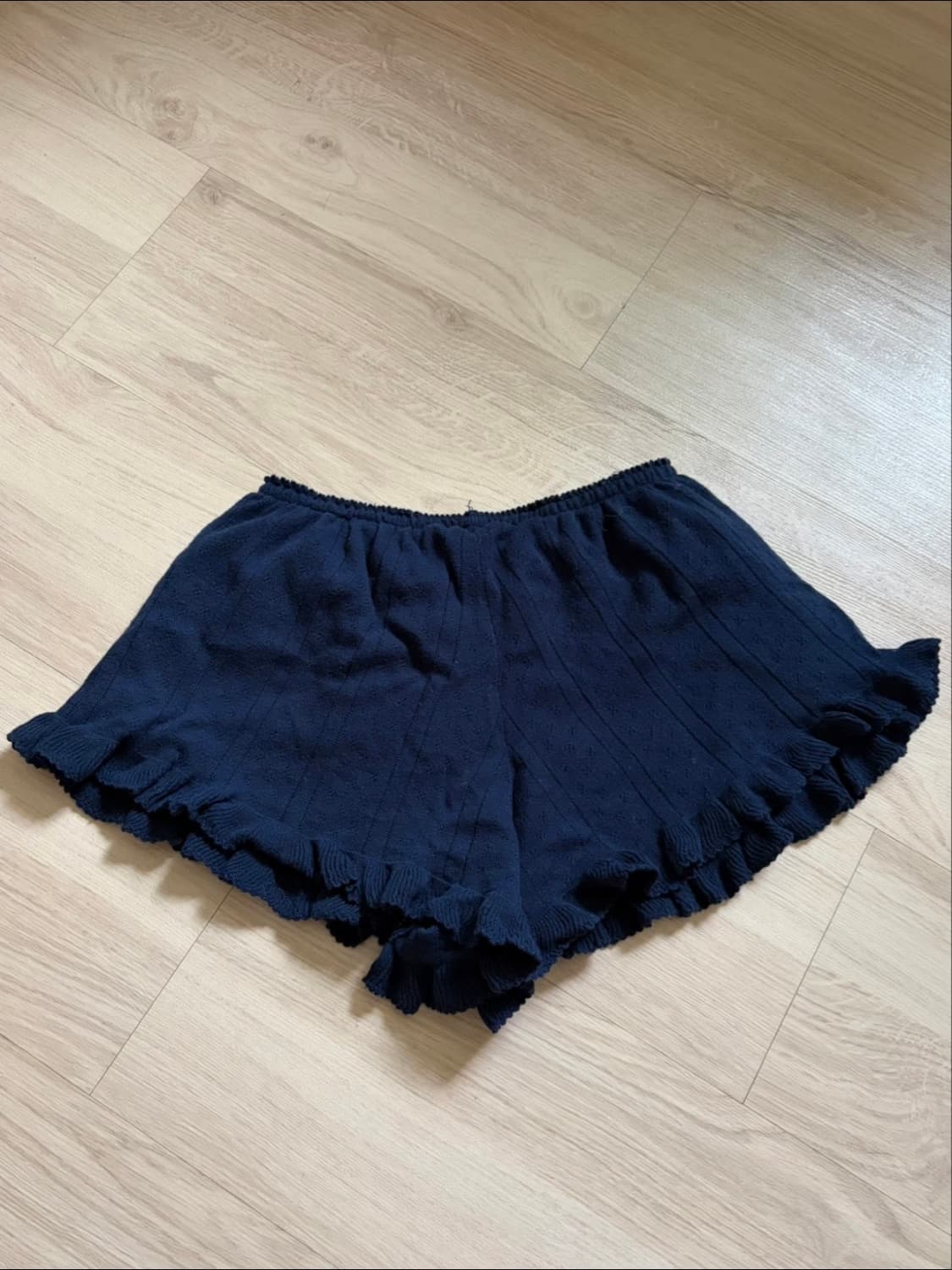 더바넷 코튼 아일릿 니트 쇼츠 네이비  상품이미지2