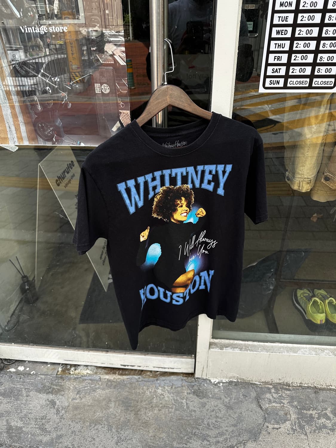 Whitney Houston Graphic Tee 상품이미지1