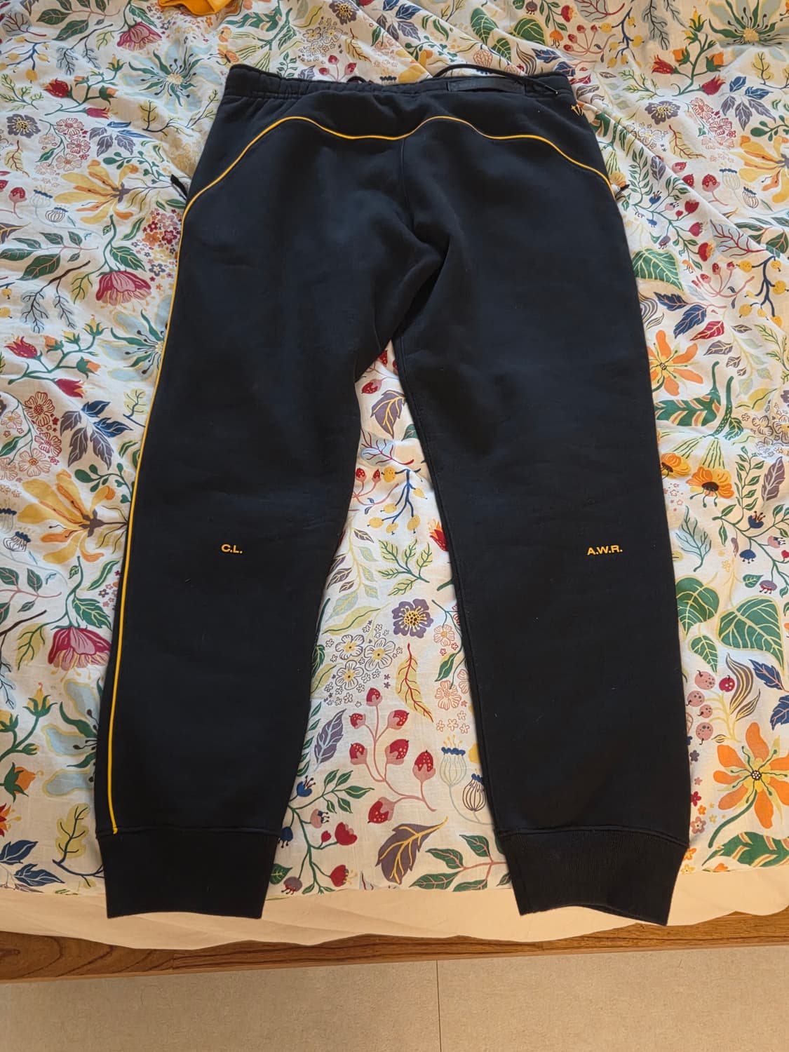 신품급_나이키 NOCTA 트랙 팬츠 블랙/옐로우 L사이즈 기모버전 상품이미지2