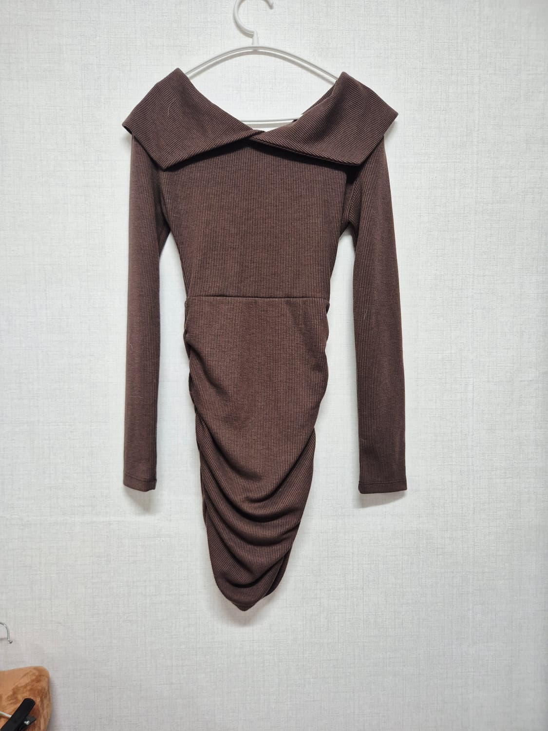 브라운 셔링 롱 슬리브 원피스 상품이미지2