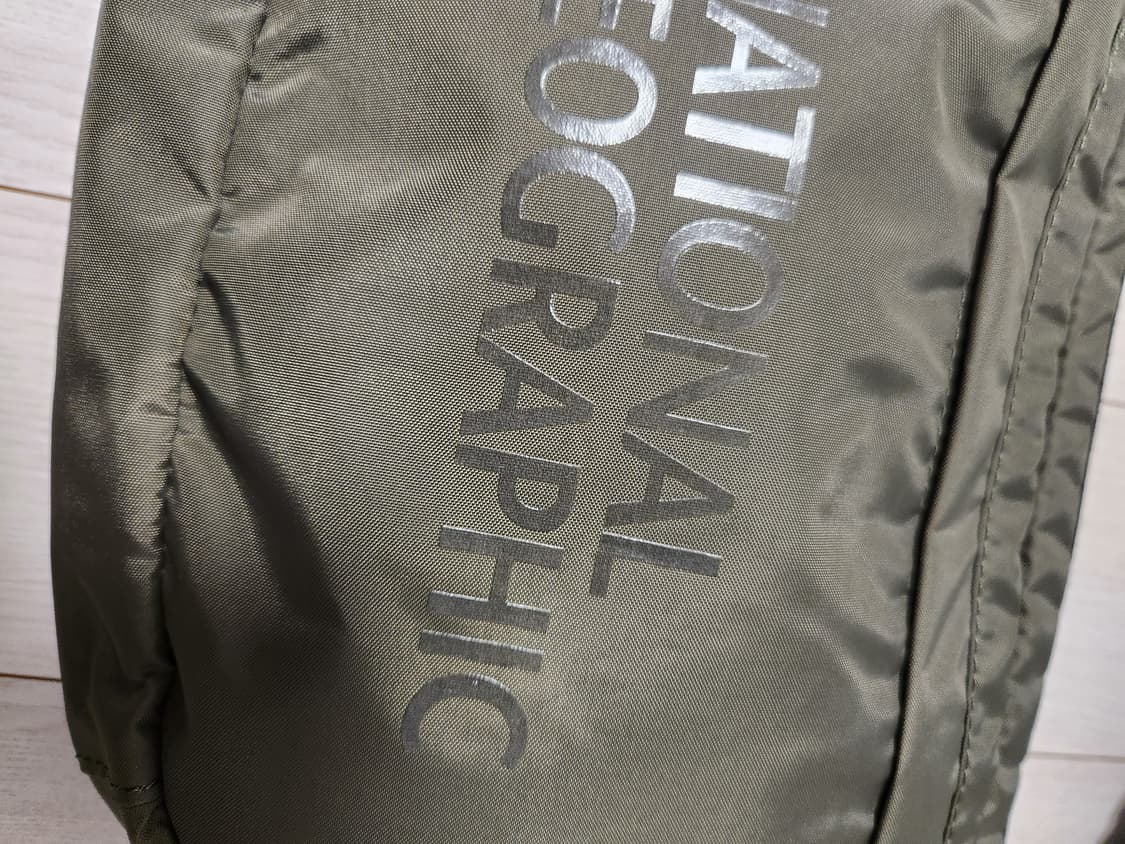 새상품)내셔널지오그래픽 빅로고 바디백
사이즈 가로 42cm 높이 21cm 상품이미지4