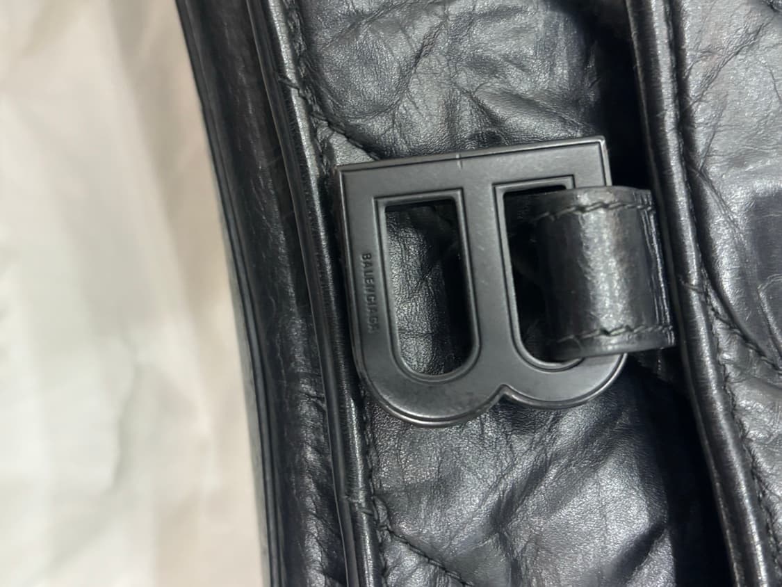 발렌시아가  미디엄 체인 백 퀄티드 블랙 상품이미지3