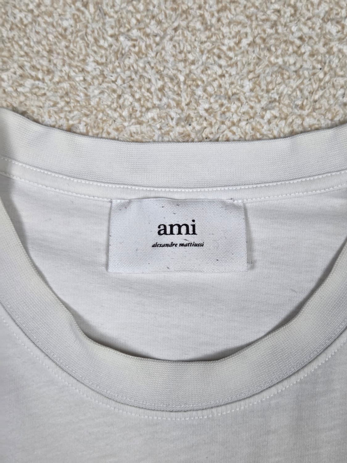 [아미] 아미 드 쾨르 스몰 하트 자수 반팔 티셔츠 | S00055 상품이미지3