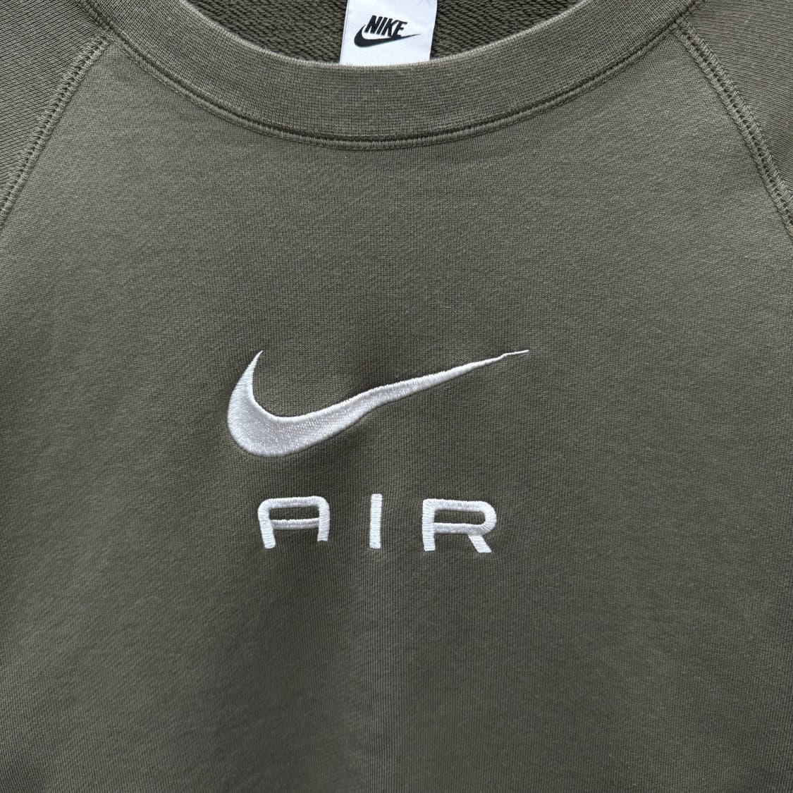 나이키 에어 스웻셔츠 전면 자수 로고 포인트 카키 상품이미지6