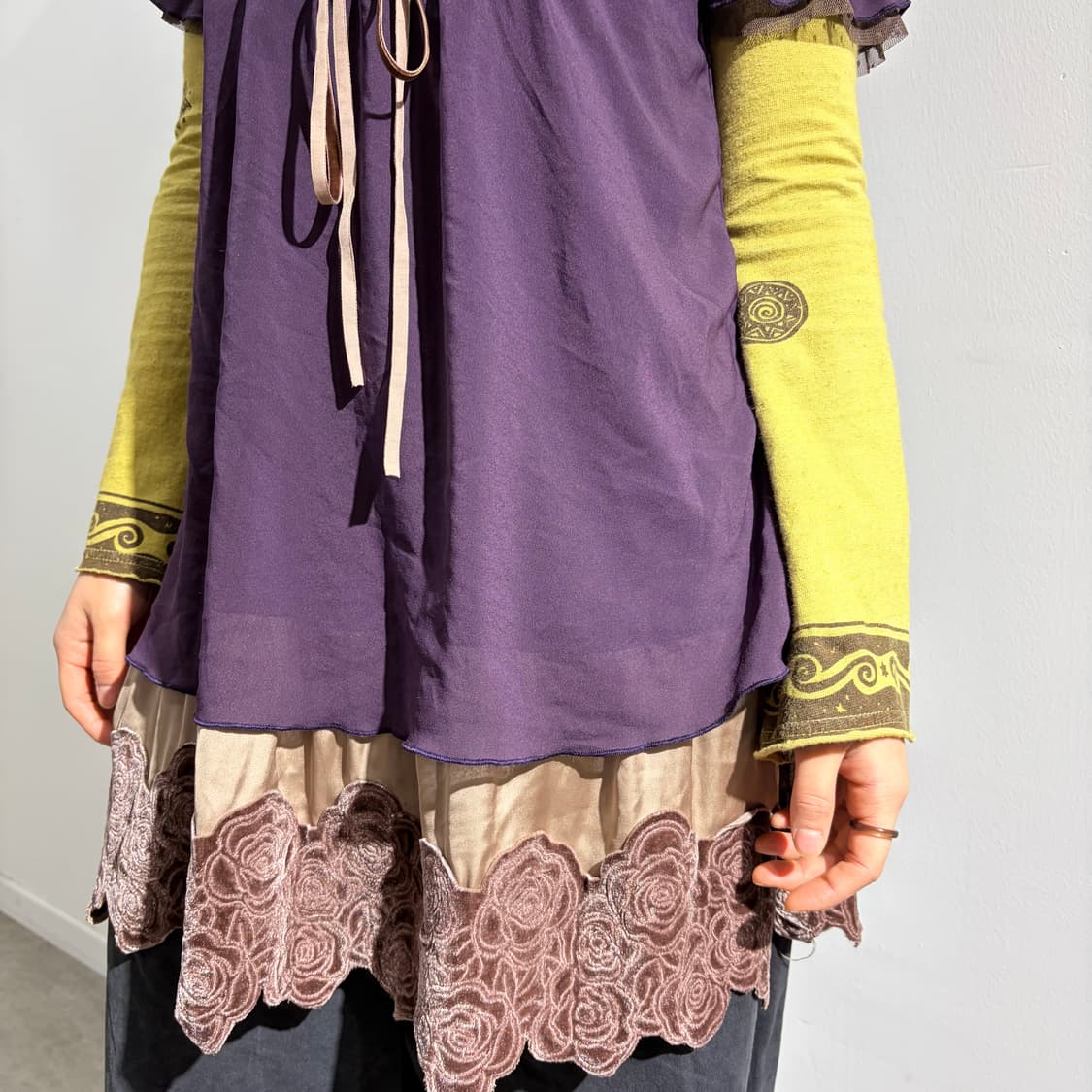 액시즈 팜 자주빛 레이스 꽃 반팔 레이어드 원피스 상품이미지3