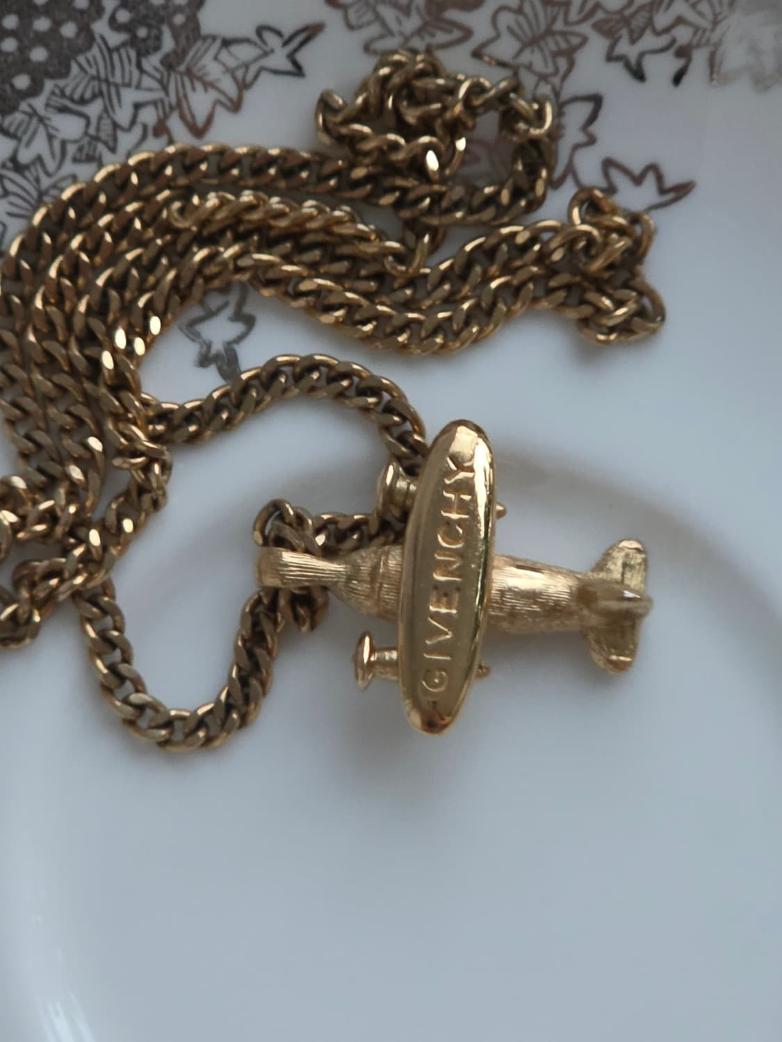 지방시 금장 Givenchy 로고 비행기 목걸이 상품이미지4