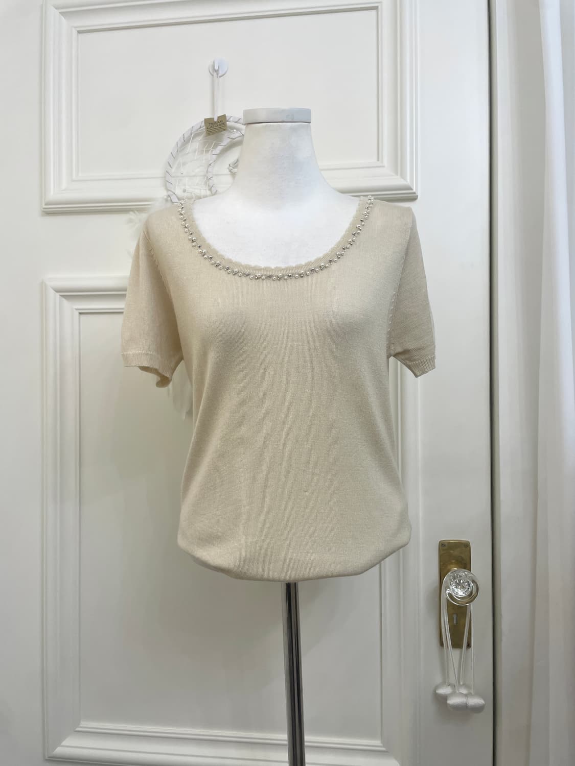 cream beige neck pearl point knit top 상품이미지1