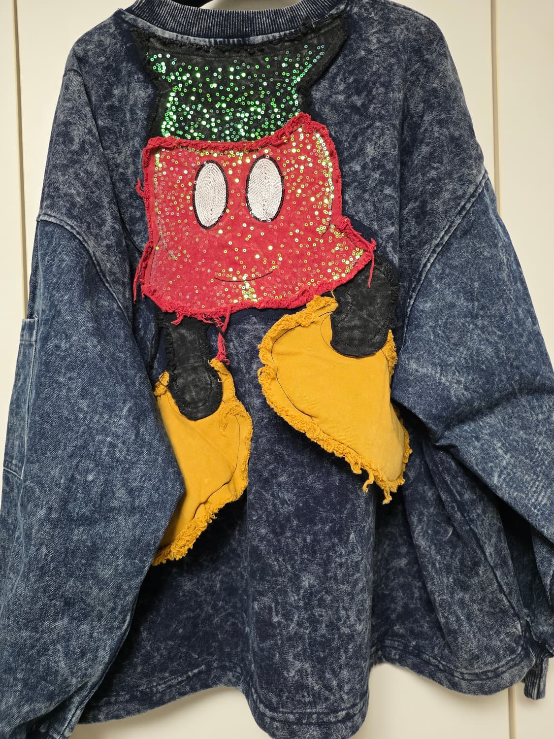 데님 미키마우스 스팽글 맨투맨 상품이미지3