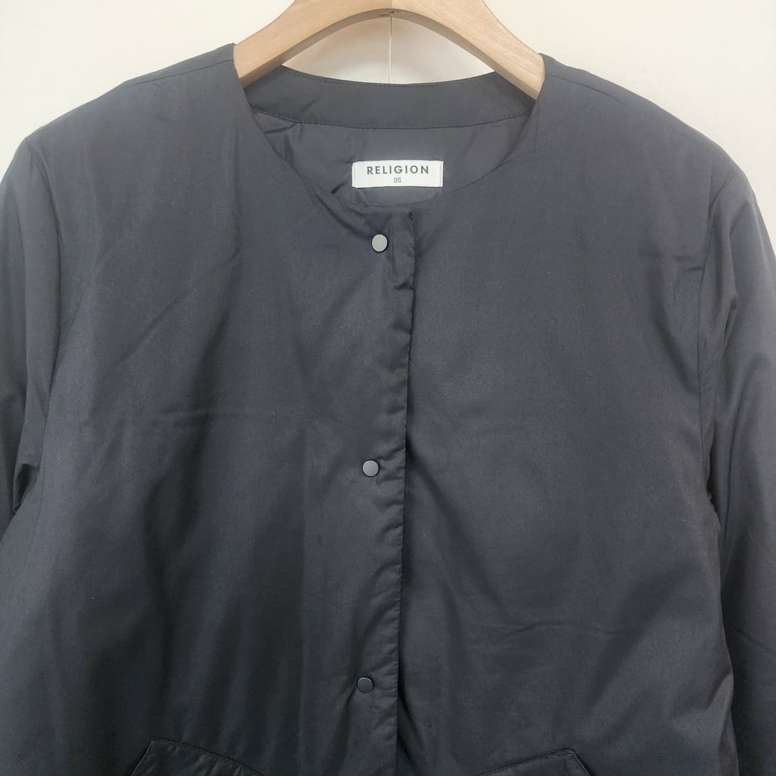 RELIGION 블랙 라운드넥 패딩 자켓 상품이미지2