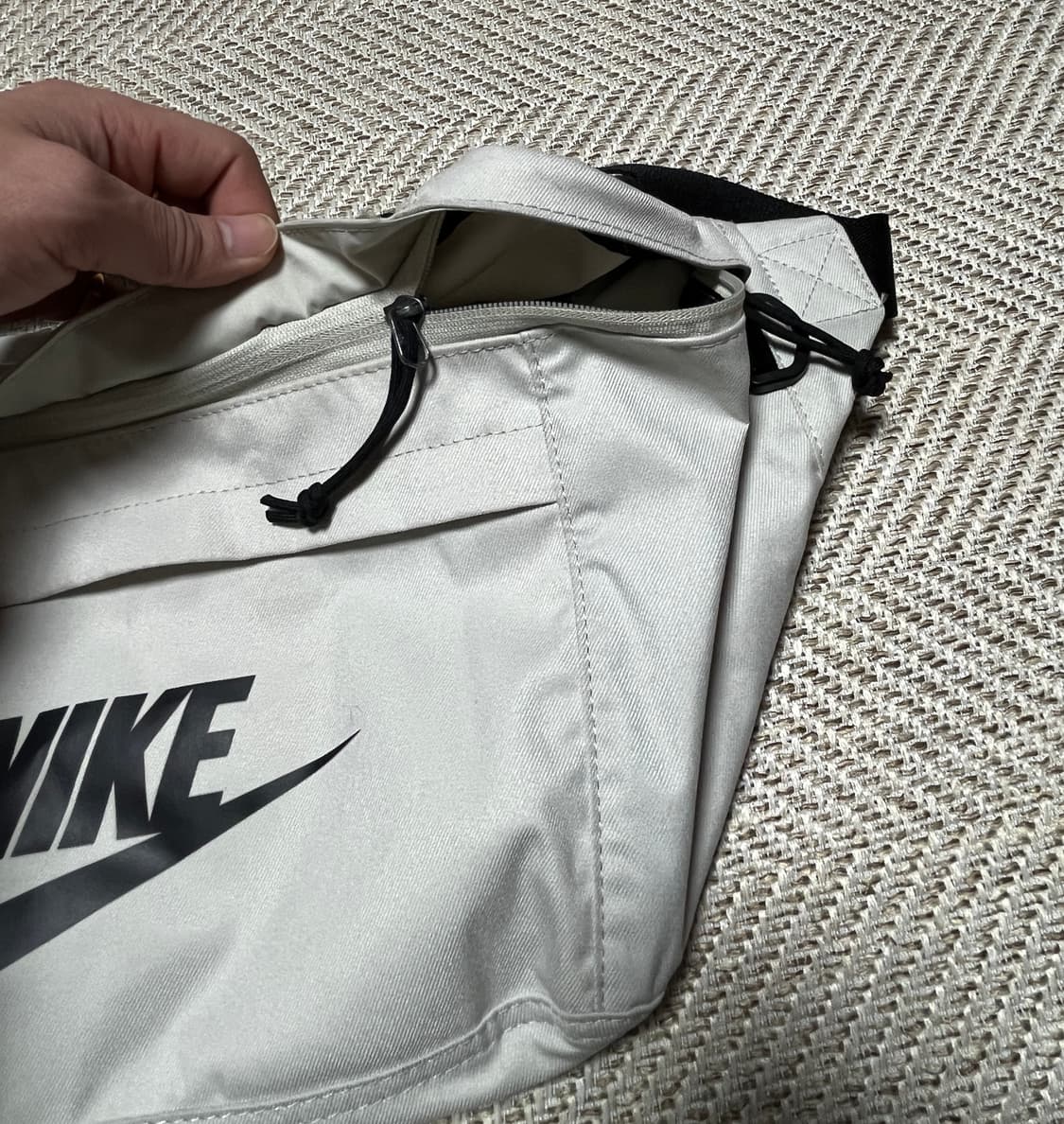 공용 나이키 테크 힙팩 웨이스트 크로스백  상품이미지2