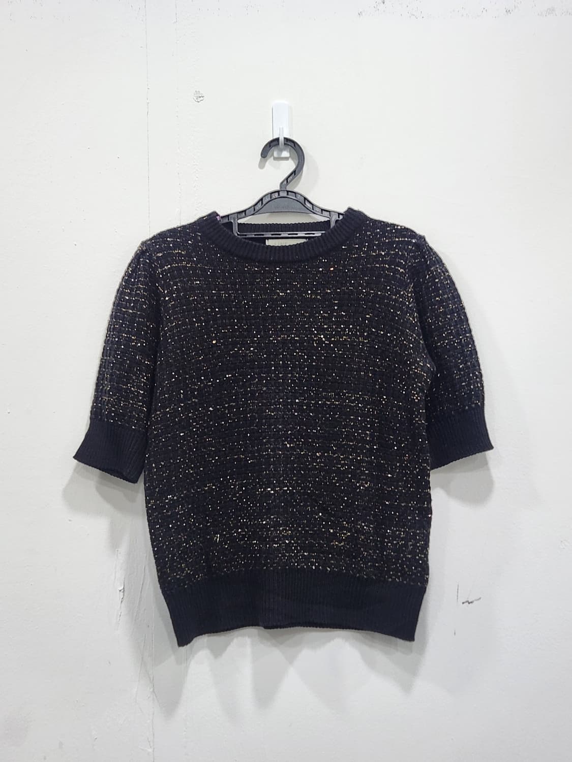 [F] 라인 LINE 블랙 골드펄 퍼프소매 반팔 니트 상품이미지1