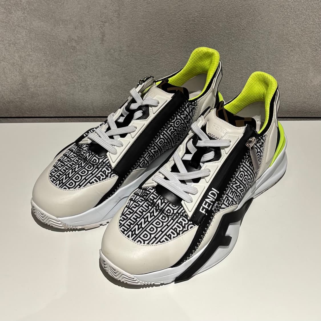 펜디 플로우 스니커즈 상품이미지1