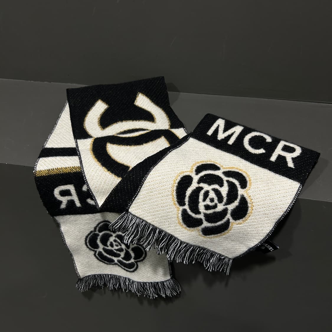 샤넬 카멜리아 캐시미어 머플러 상품이미지4