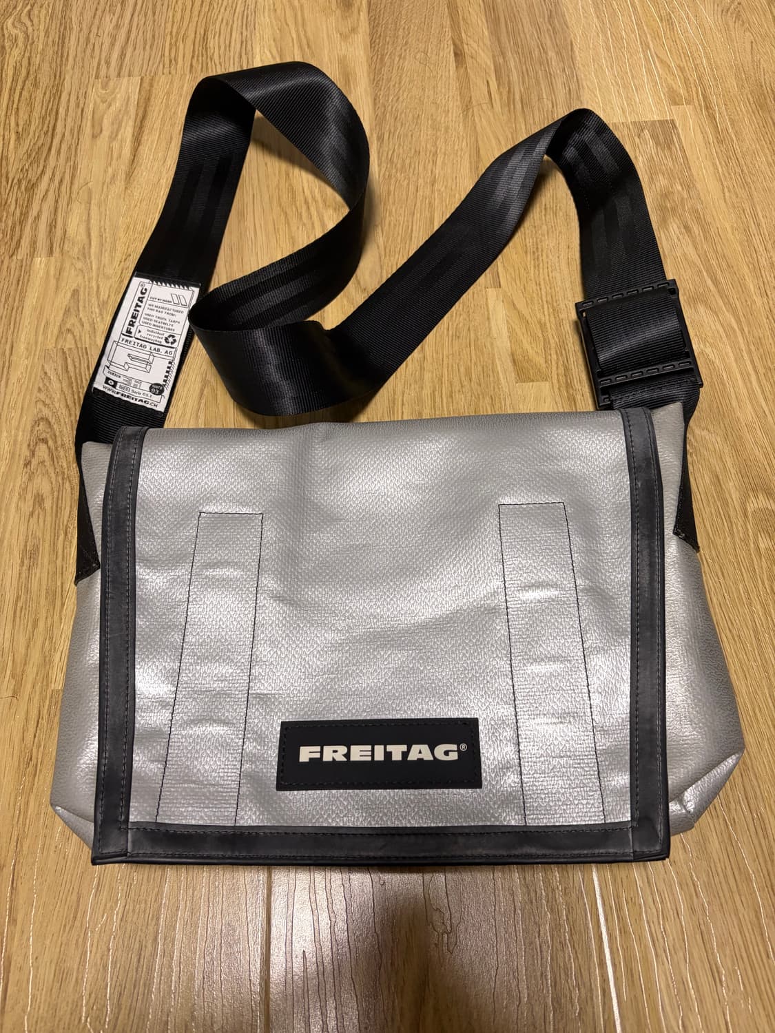 프라이탁 라씨 올실버 판매 상품이미지1