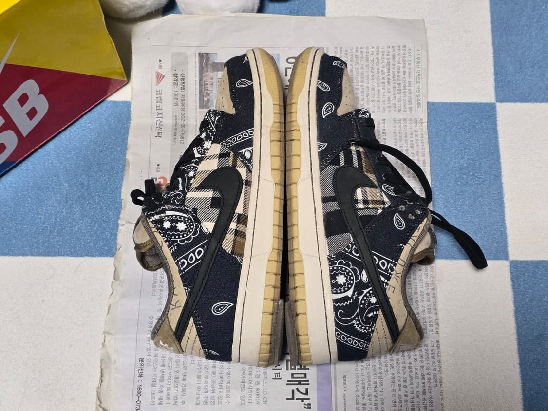 [250] 나이키 트래비스 스캇 SB 덩크 로우 상품이미지4