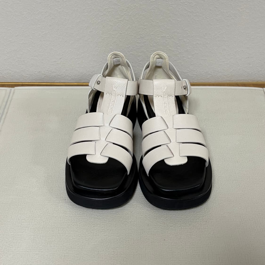 구호 샌들 베이지 상품이미지1