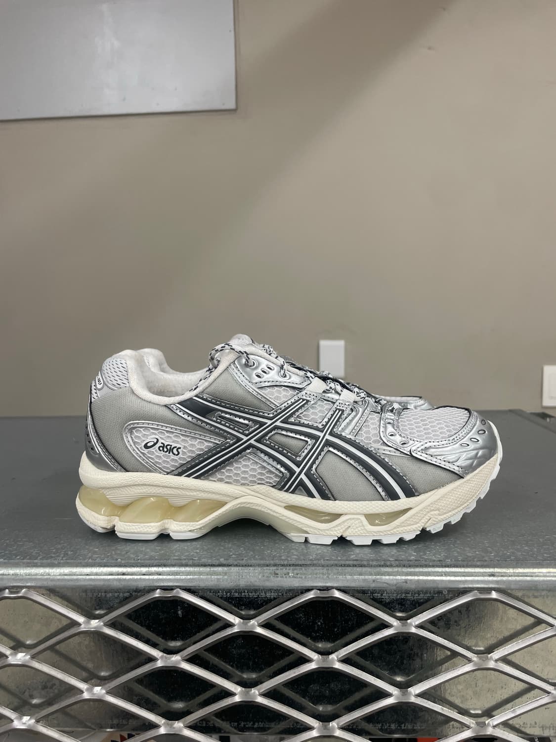 아식스 젤 님버스 10.1 화이트 글레이셔 그레이 240 상품이미지4