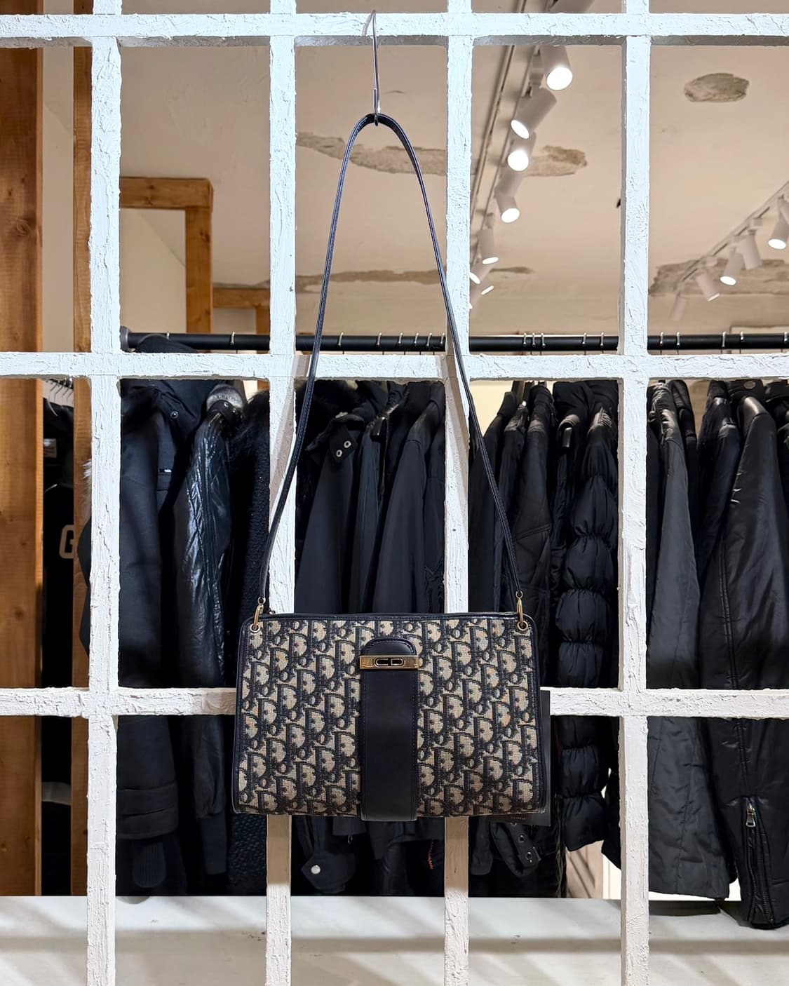 크리스찬 디올 오블리크 캔버스 숄더백 상품이미지1