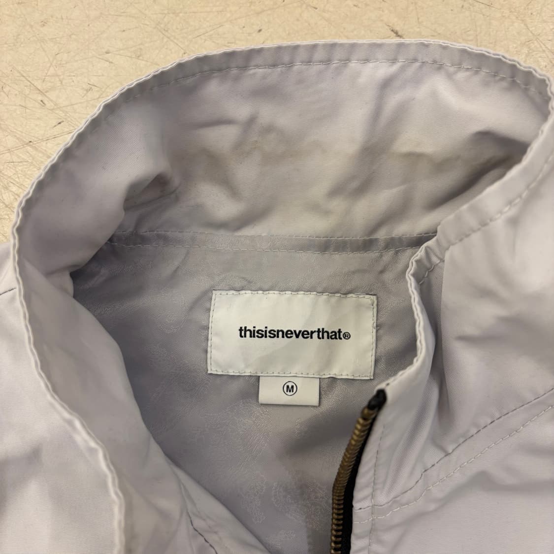 디스이즈네버댓 빅로고 그레이 바람막이 상품이미지4