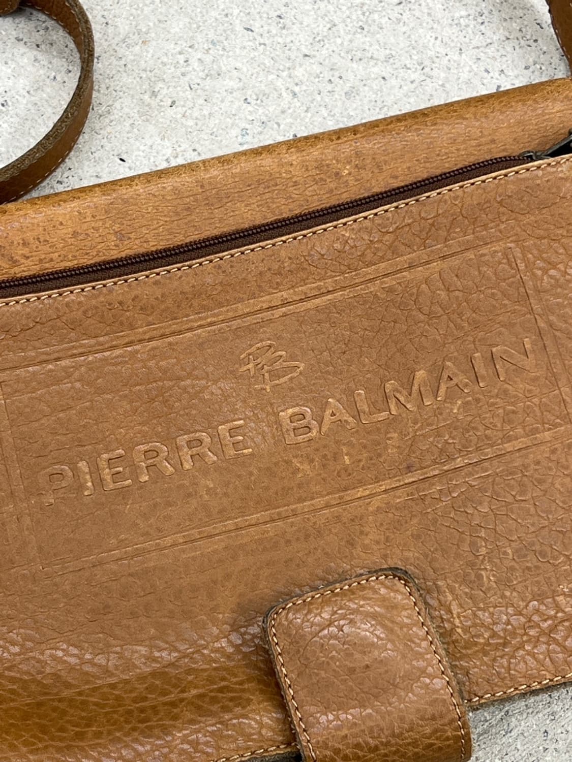 피에르 발망 90s 레더 플랩 크로스백 상품이미지6